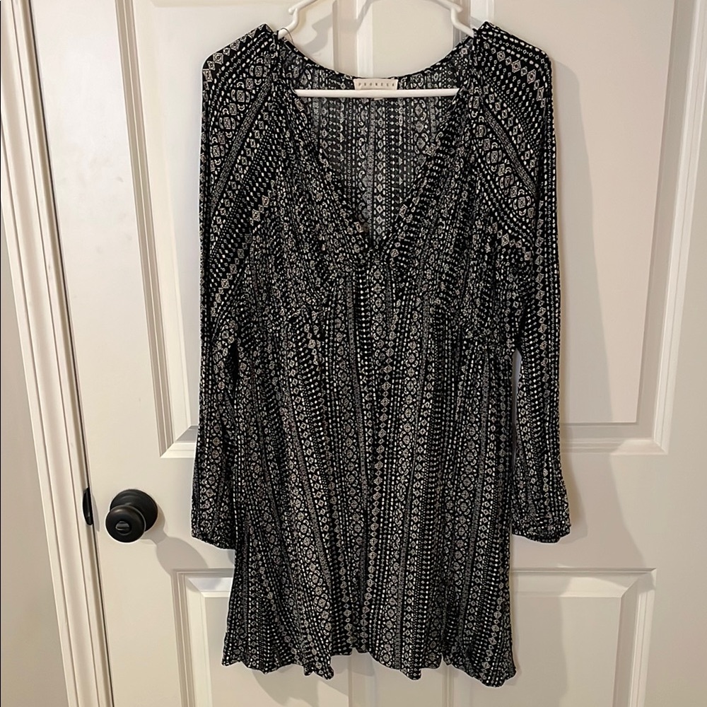 Promesa Black and White Relaxed Long Sleeve Dress